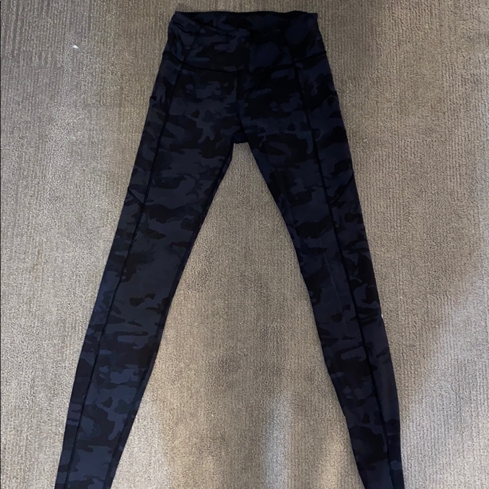 lululemon size 8 fast and free camo leggings 31”
